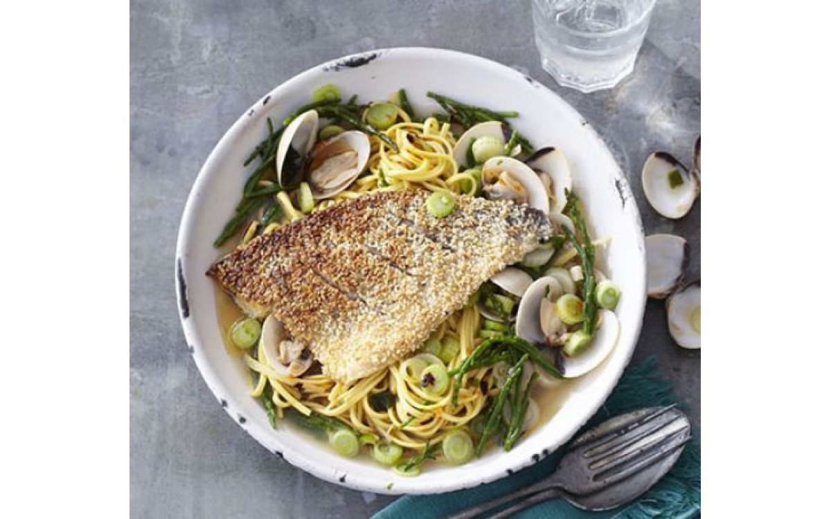 Sesame-crusted fish fillet with pasta