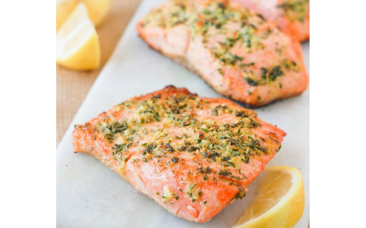 Salmon with crust of vegetables